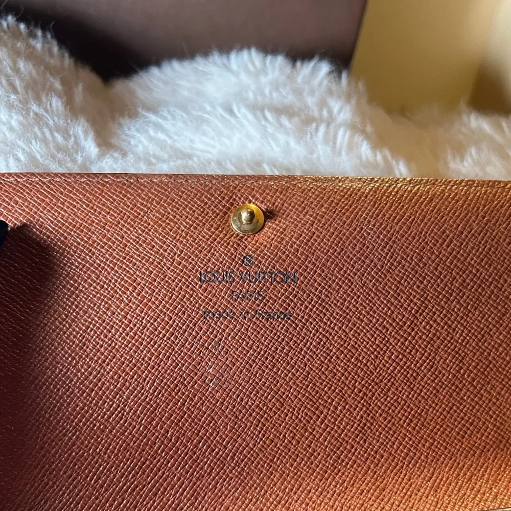 338. Louis Vuitton Limited Edition Monogram Graffiti Sarah Wallet,